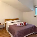 Villa With Stunning Mountain Views And Authentic Croatian Stone House Near Split And Sea *