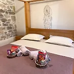 Villa With Stunning Mountain Views And Authentic Croatian Stone House Near Split And Sea