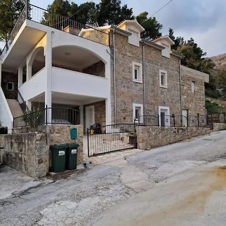 Authentique Maison Dalmate En Vieille Pierre Proche De Split, De La Et De La Montagne *