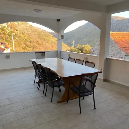 Authentique Maison Dalmate En Vieille Pierre Proche De Split, De La Et De La Montagne *