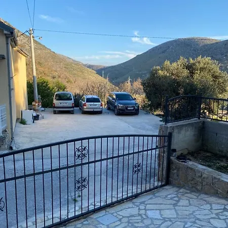 Authentique Maison Dalmate En Vieille Pierre Proche De Split, De La Et De La Montagne Villa *