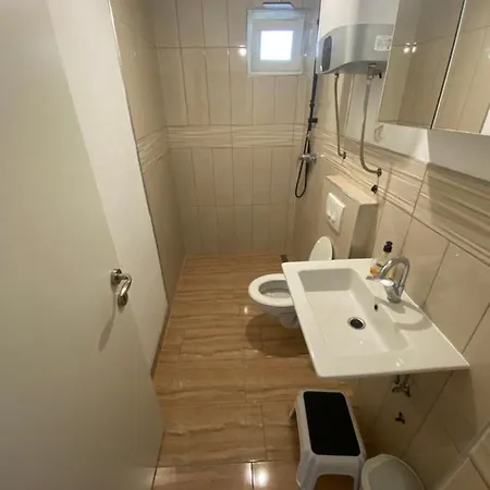 Villa Authentique Maison Dalmate En Vieille Pierre Proche De Split, De La Et De La Montagne