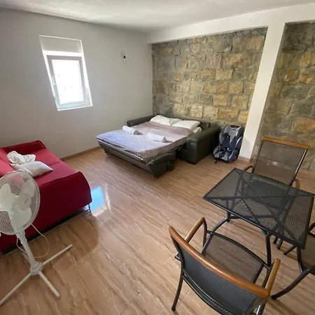 Authentique Maison Dalmate En Vieille Pierre Proche De Split, De La Et De La Montagne * Žrnovnica