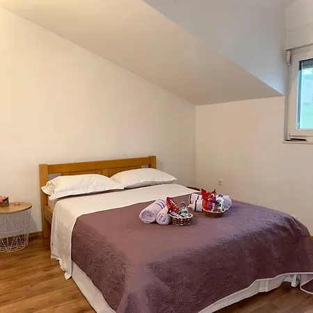 With Stunning Mountain Views And Authentic Croatian Stone House Near Split And Sea *
