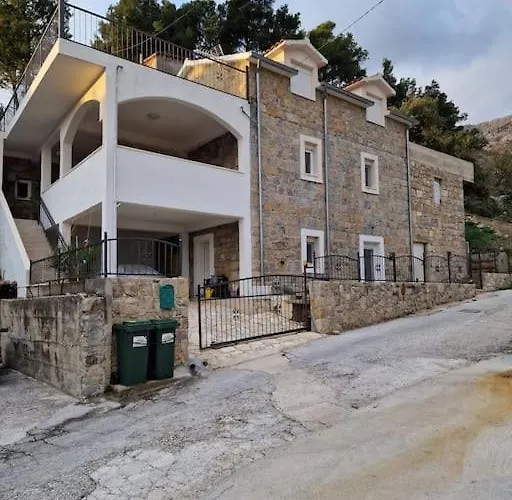 Authentique Maison Dalmate En Vieille Pierre Proche De Split, De La Et De La Montagne *