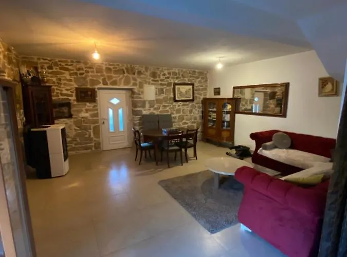 Authentique Maison Dalmate En Vieille Pierre Proche De Split, De La Et De La Montagne Žrnovnica