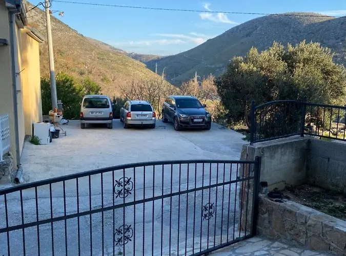 Authentique Maison Dalmate En Vieille Pierre Proche De Split, De La Et De La Montagne Villa *