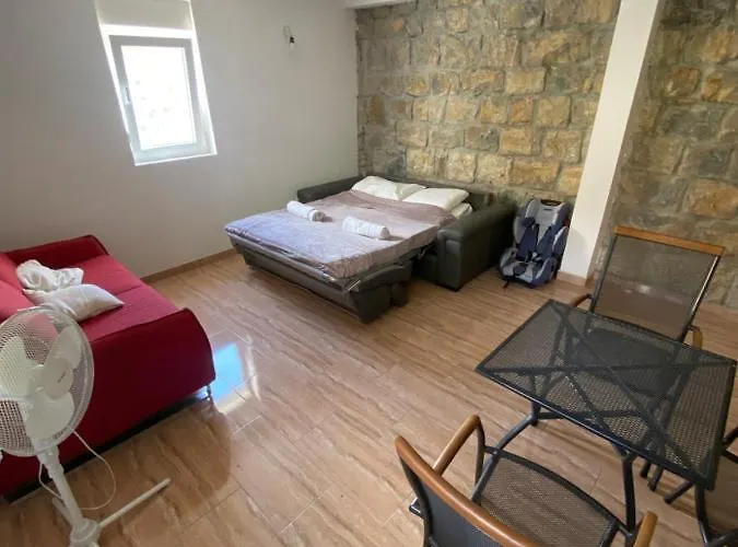 Authentique Maison Dalmate En Vieille Pierre Proche De Split, De La Et De La Montagne * Žrnovnica