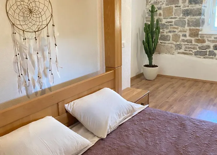 Authentique Maison Dalmate En Vieille Pierre Proche De Split, De La Et De La Montagne Žrnovnica