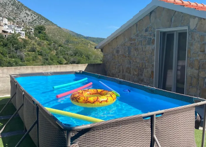 Villa Authentique Maison Dalmate En Vieille Pierre Proche De Split, De La Et De La Montagne Žrnovnica