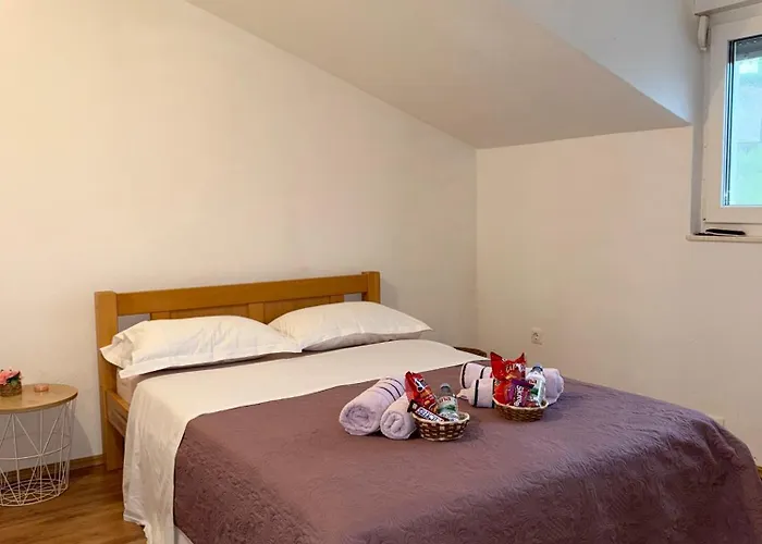 Authentique Maison Dalmate En Vieille Pierre Proche De Split, De La Et De La Montagne *