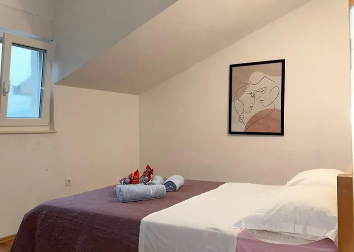 Authentique Maison Dalmate En Vieille Pierre Proche De Split, De La Et De La Montagne * Žrnovnica